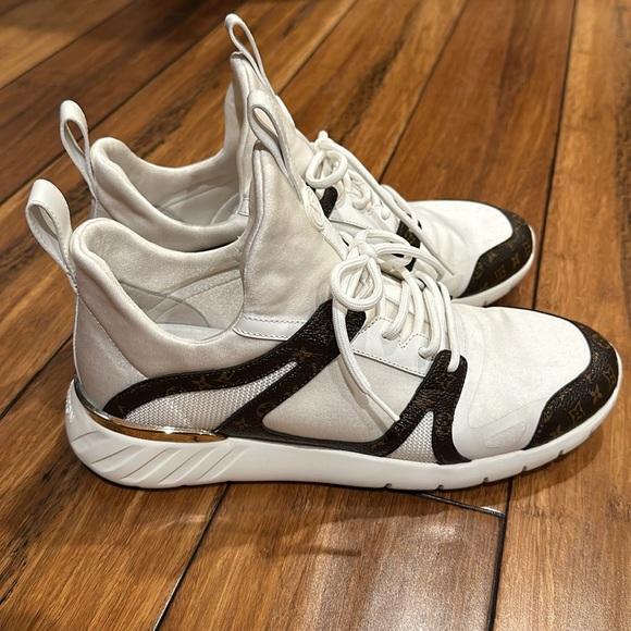 LOUIS VUITTON
Aftergame Sneakers - Picture 2 of 5